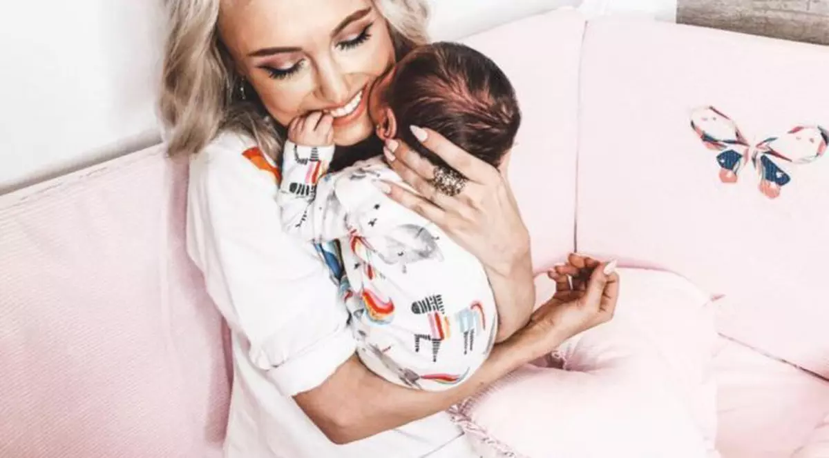 Andreea Bălan se întoarce pe scenă peste două luni, deși medicii i-au recomandat un repaus mai mare! Are concert la Arenele Romane