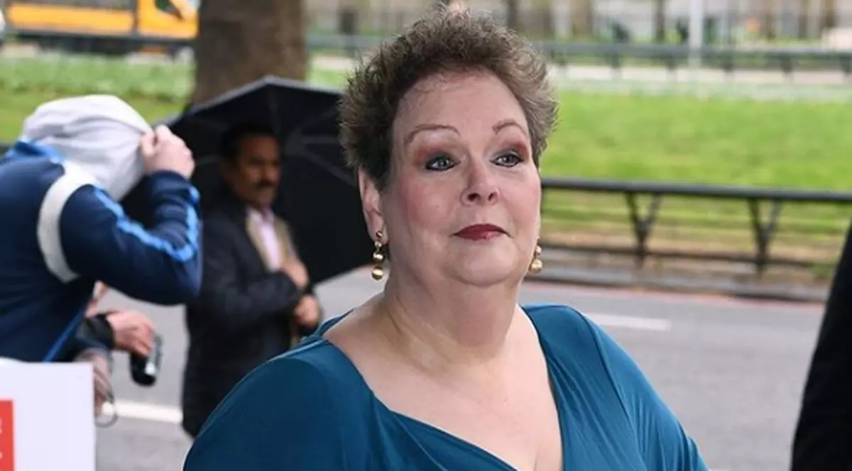 O cunoscută vedetă de televiziune din Anglia a fost luată în batjocură pe rețelele sociale. Răspunsul ei genial și, totodată, interzis minorilor