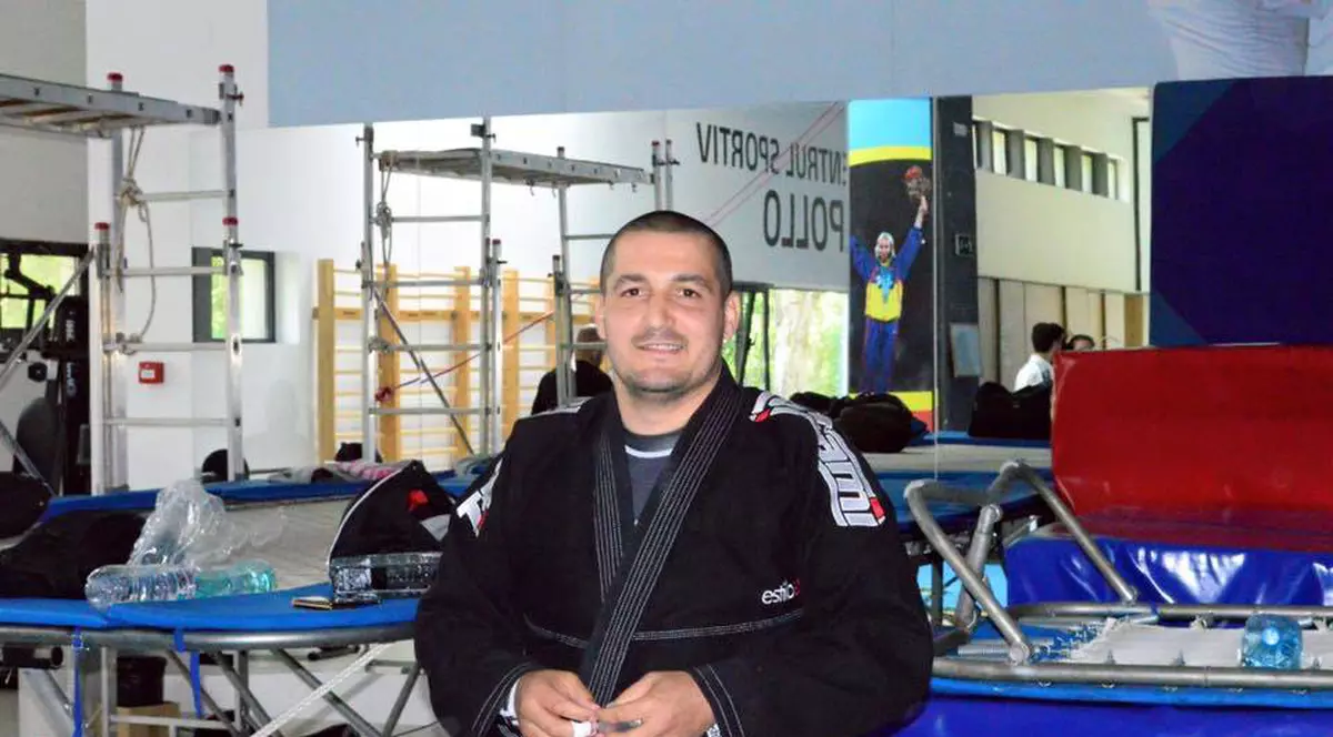 Antrenorul de lupte Marian Rădoi a fost bătut cu ranga de șapte bărbați la Bârlad. Ginerele fostului șef al Poliției Locale se află la reanimare