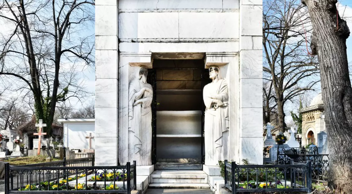 Monument funerar din Cimitirul Bellu, la preț de apartament cu două camere. Cripta generalului Paul Străjescu