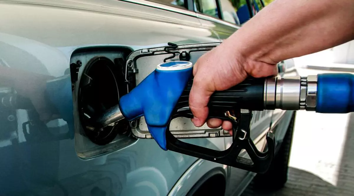 Marcel Ciolacu cere plafonarea prețului la carburanți