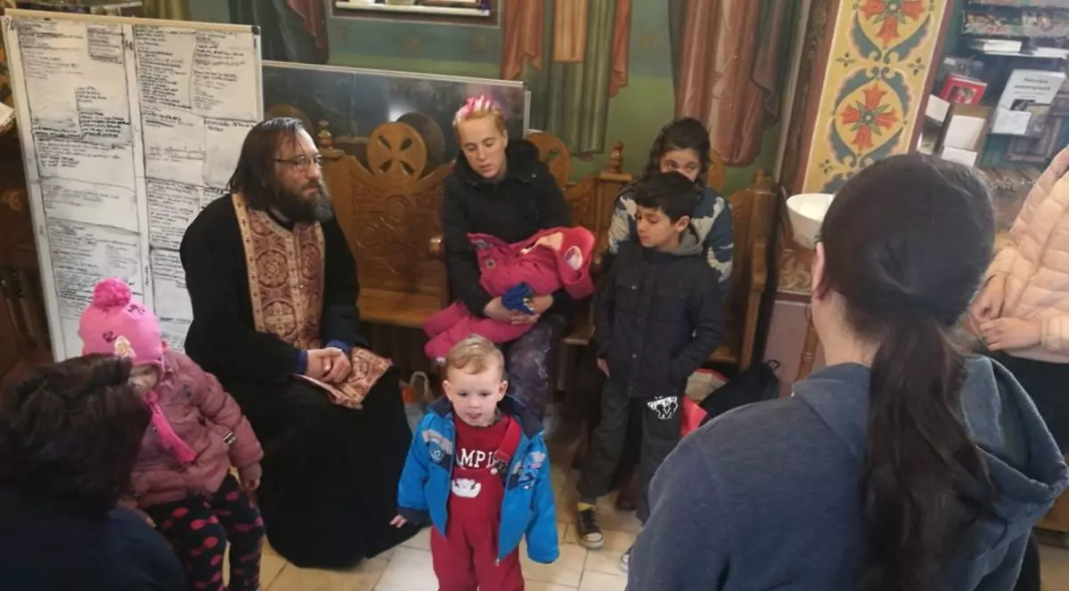 Preotul Damaschin din Iași a dat pachete de Paște pentru 4.000 de copii din familii nevoiașe