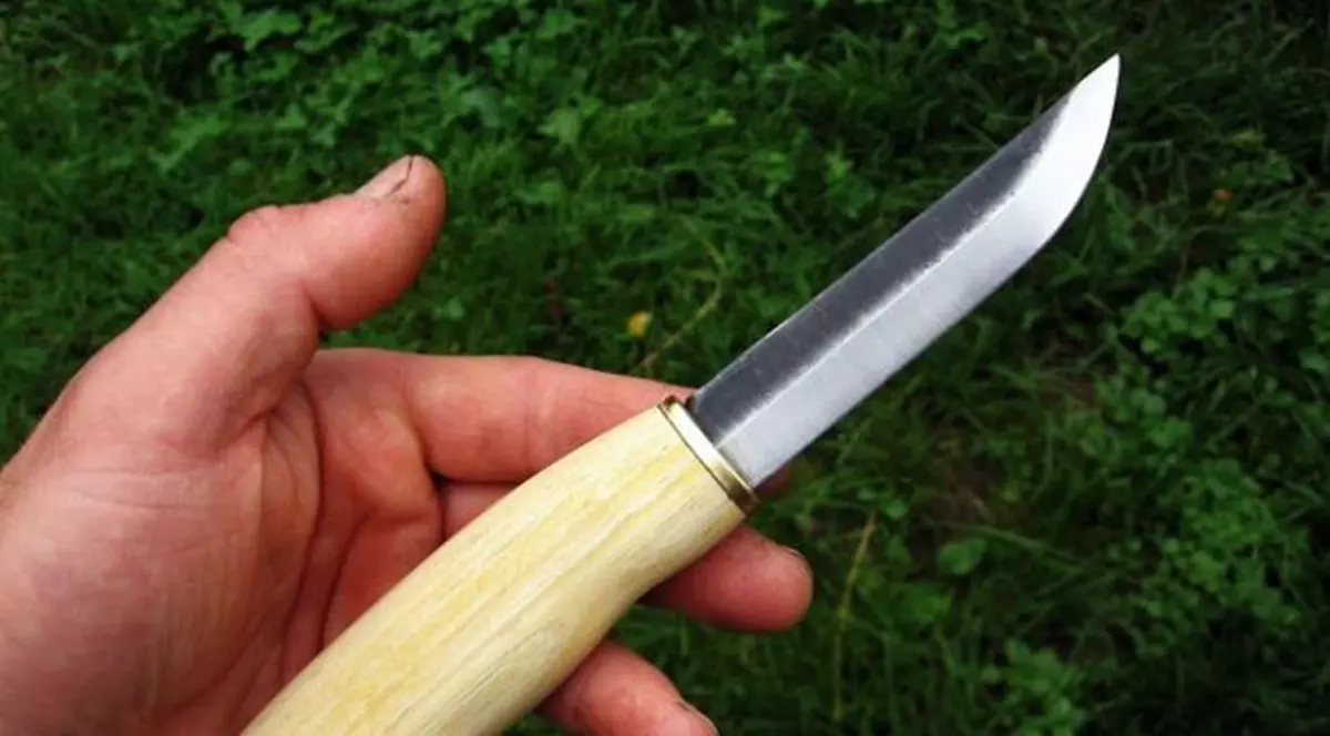 Un bărbat a amenințat că se sinucide în plină stradă în Pitești