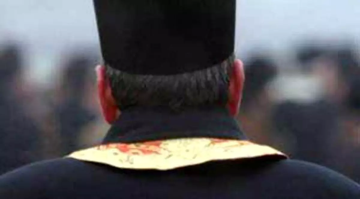 Dosar penal pentru preotul din Prahova, acuzat că a tras de păr o elevă