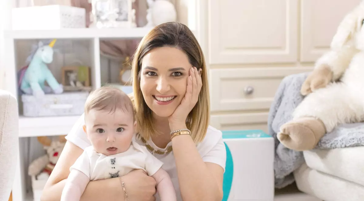 Ela Crăciun, ședință foto alături de băiețelul ei. Ce mult a crescut Nicholas