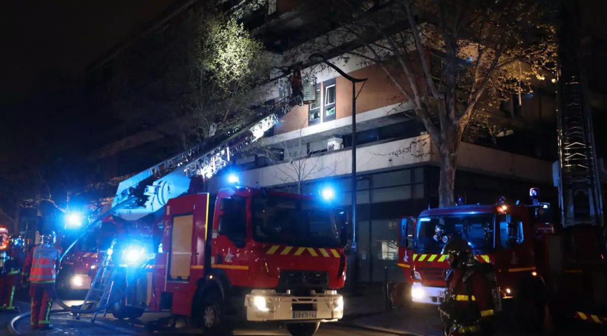 VIDEO | Incendiu uriaș urmat de o explozie la o clădire de locuințe din Paris!