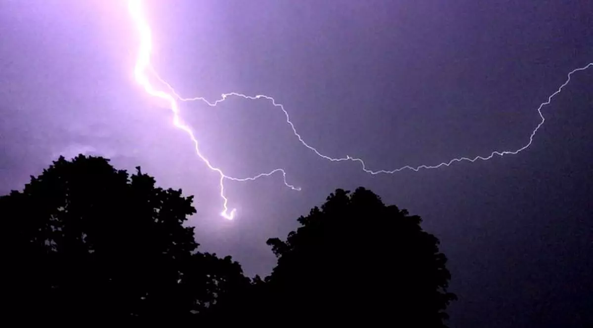 Patru persoane rănite la Atena de fulger