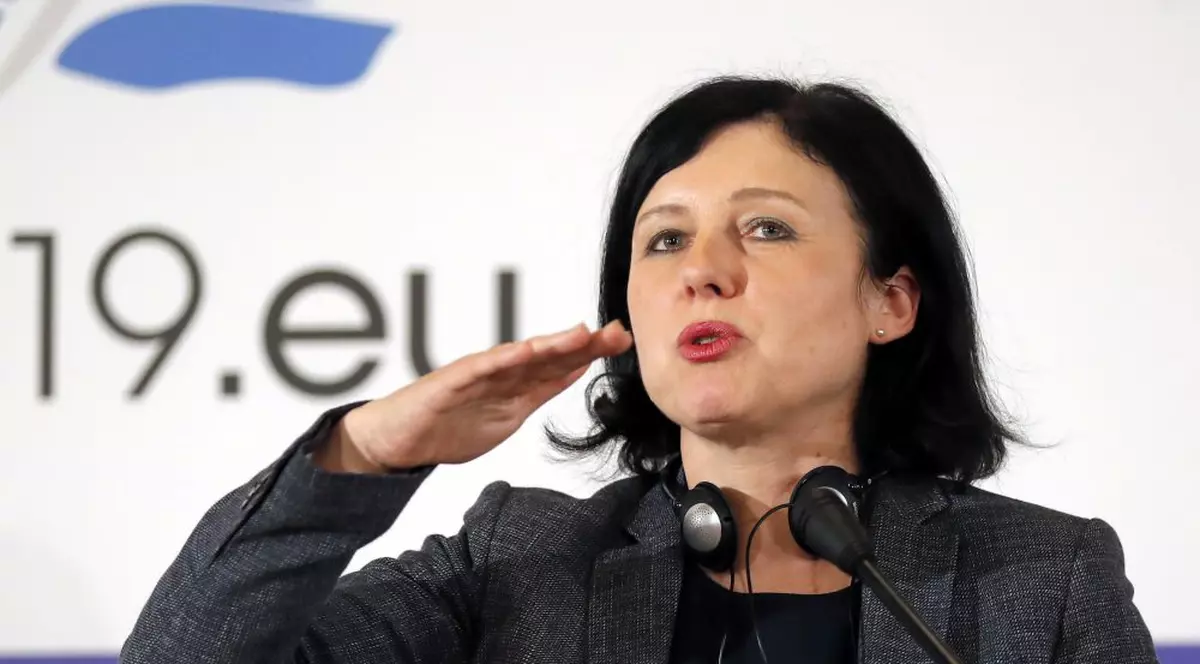 Comisarul european pentru Justiţie: Anchetarea lui Kovesi reprezintă o piedică în competiţia ei pentru postul de procuror-şef european