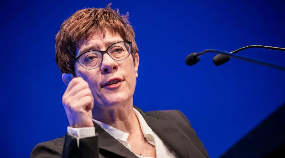 Annegret Kramp-Karrenbauer, favorită în sondaje pentru preluarea postului de cancelar al Germaniei