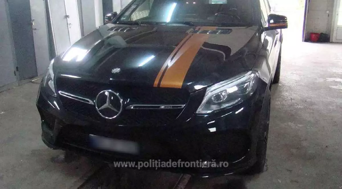 Un tânăr de 22 de ani s-a întors din Germania la volanul unui bolid, dar a rămas fără el în Vama Siret. Ce au descoperit polițiștii