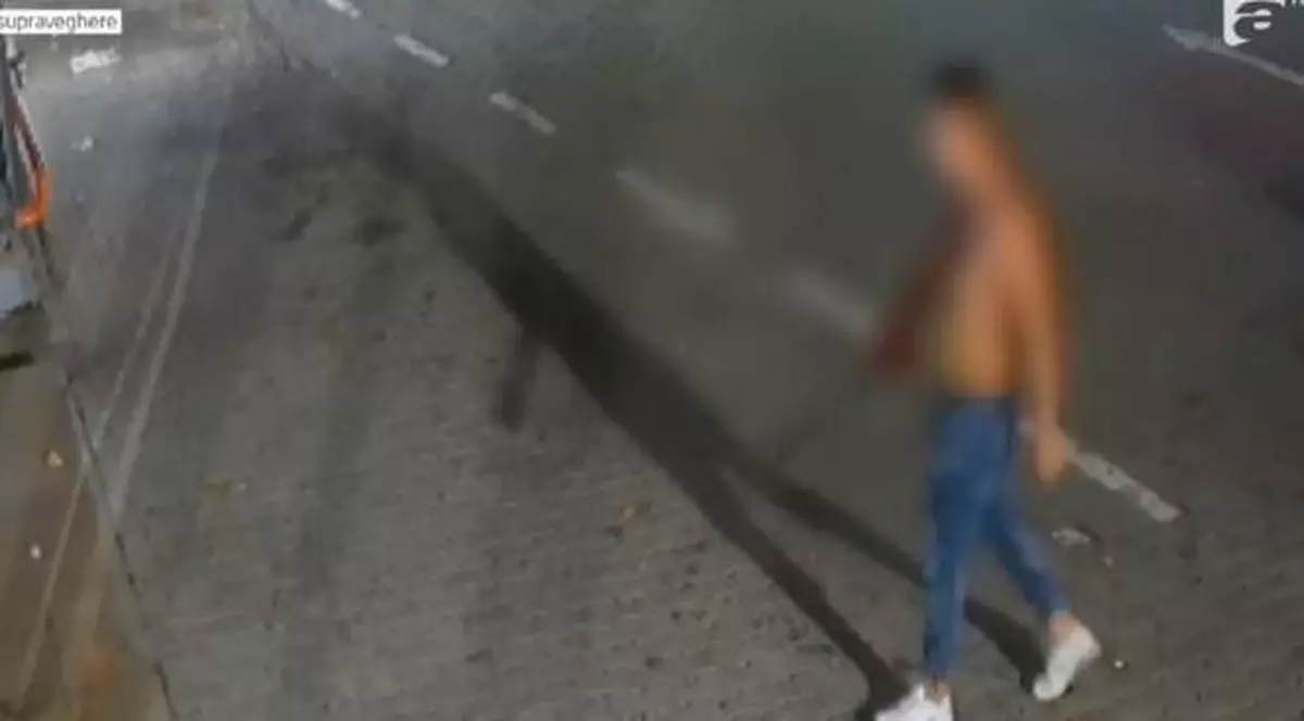 Un tânăr de 28 de ani a fost atacat şi tăiat cu maceta în Sibiu. Băiatul a ajuns de urgență la spital