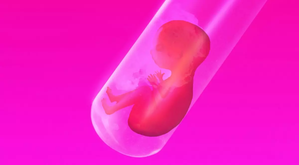 În Grecia s-a născut primul copil cu trei părinți biologici. Medicii au creat un ovul de la două femei