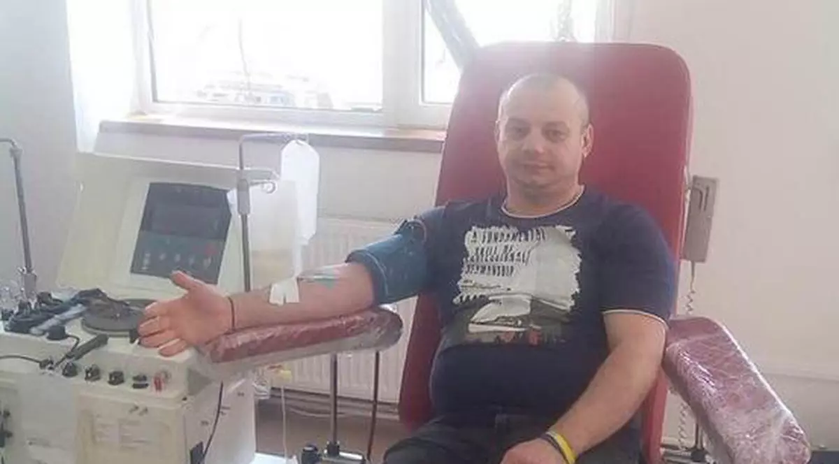 EXCLUSIV - Salvatorul de destine! Datorită faptului că are o grupă rară de sânge, un măcelar din Ploiești a donat în zeci de cazuri în care familiile disperate l-au căutat!