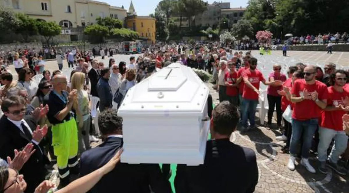 O fetiță româncă a fost violată și ucisă cu bestialitate în Italia. Criminalul n-a fost prins, iar poliția vrea s-o dezgroape după trei ani pentru a căutat noi probe