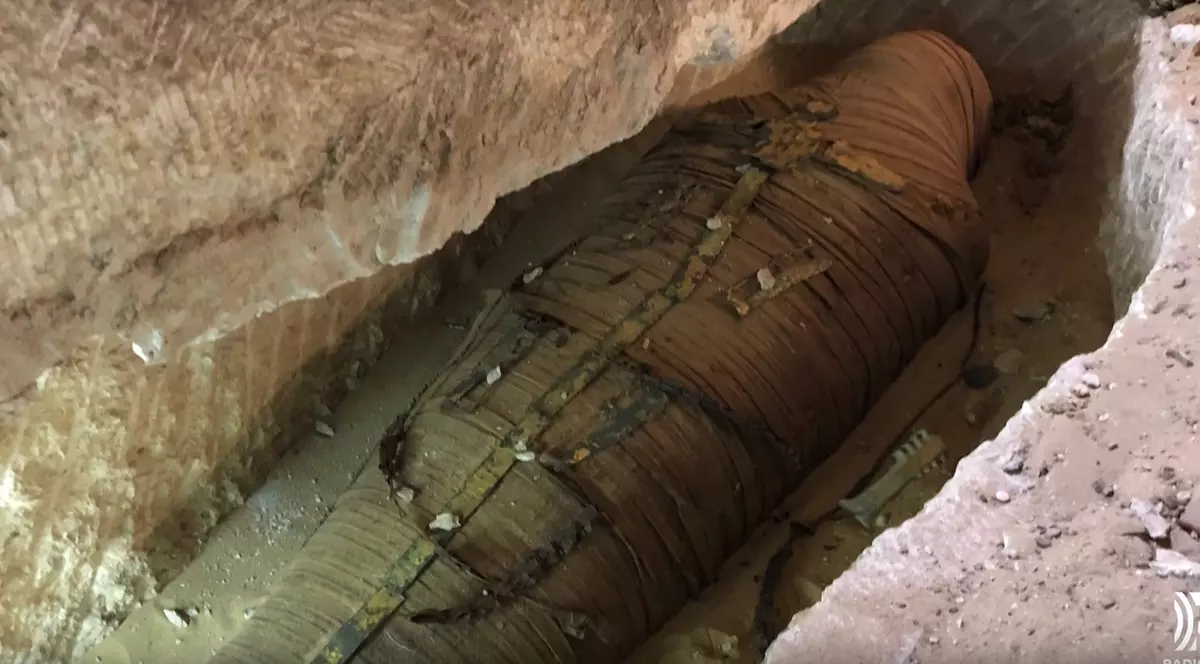 VIDEO | Descoperire foarte rară în Egipt. Arheologii au găsit mumia unui preot de rang înalt de acum 2.500 de ani