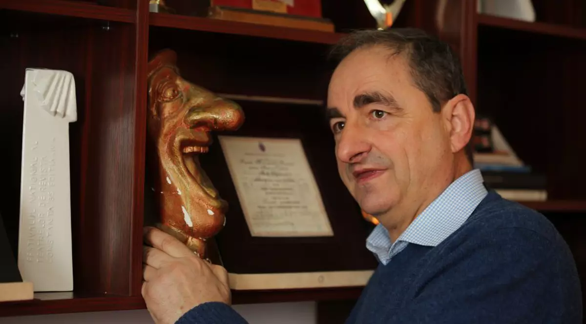 Vasile Muraru este actor de 40 de ani și directorul Teatrului de Revistă Constantin Tănase