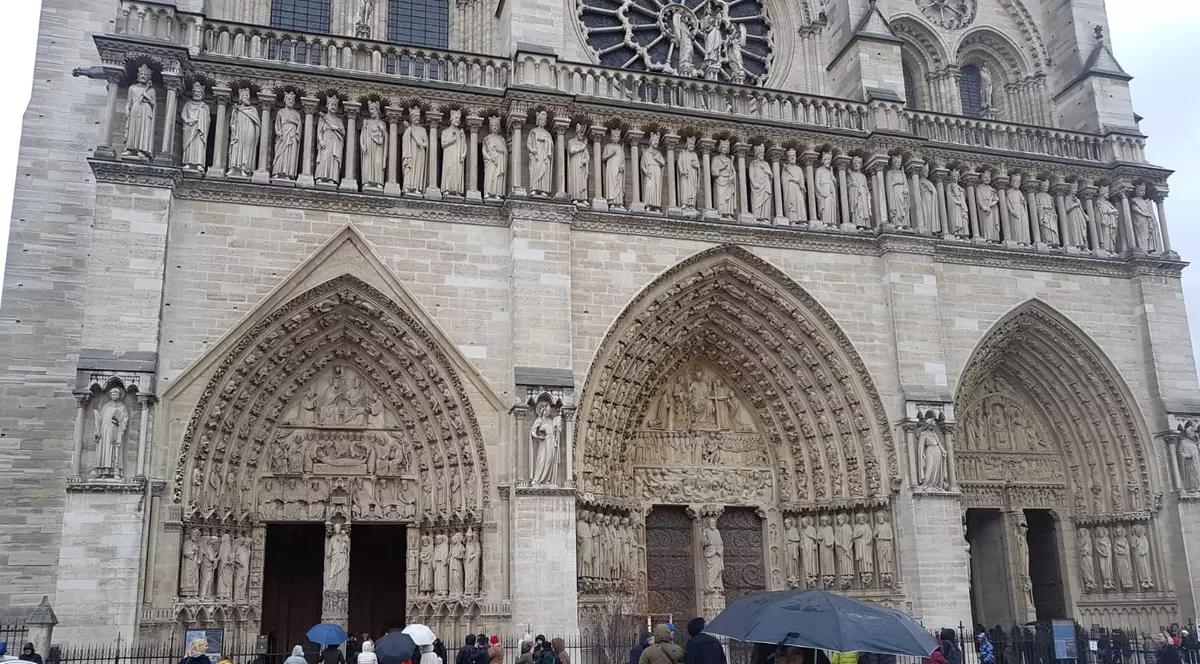 Operele de artă din interiorul Notre Dame au fost evacuate după incendiu. Care sunt cele mai valoroase obiecte din catedrală