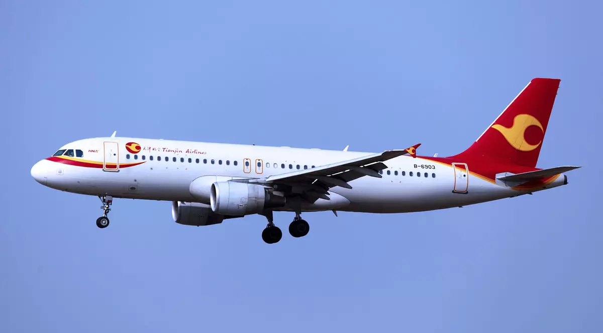 O pasageră a aruncat monede în motorul unui avion în China