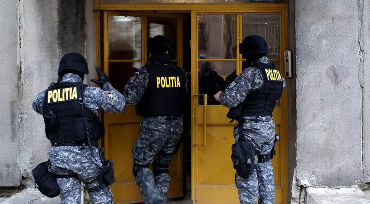 Opoziția contestă la CCR legea care reglementează folosirea forței de către polițiști. Deputat USR: „PSD şi ALDE nu visează decât la întărirea organelor de forţă ale statului”