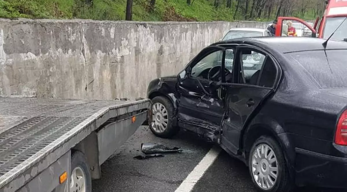 Poliţist din Olt accidentat în timp ce ancheta o tamponare