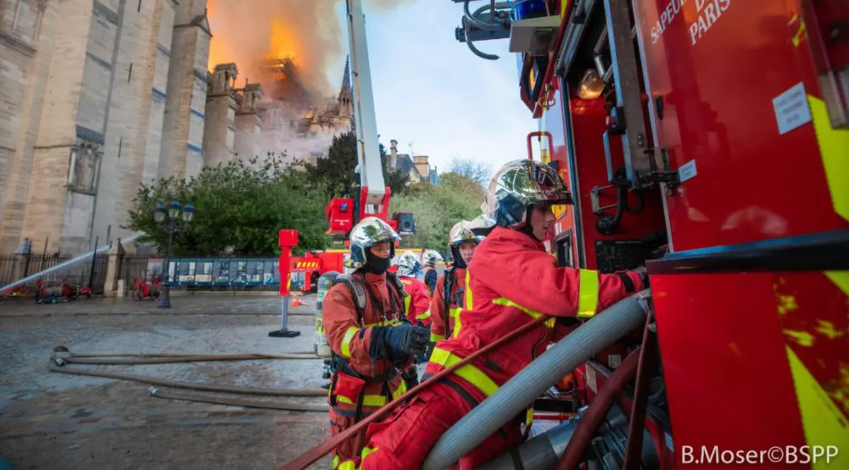 Incendiu de proporții la Catedrala Notre-Dame din Paris