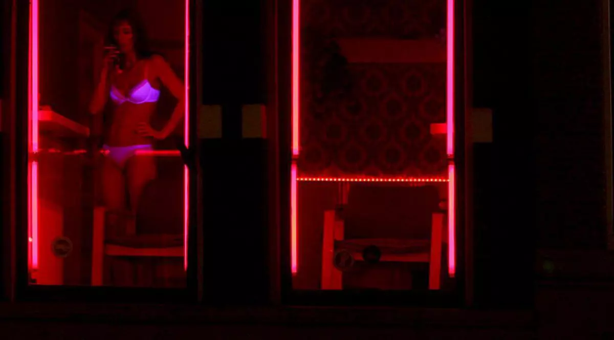 Incriminarea prostituției în Olanda, dezbătută în parlament. Se cere amendarea celor care cumpără sex