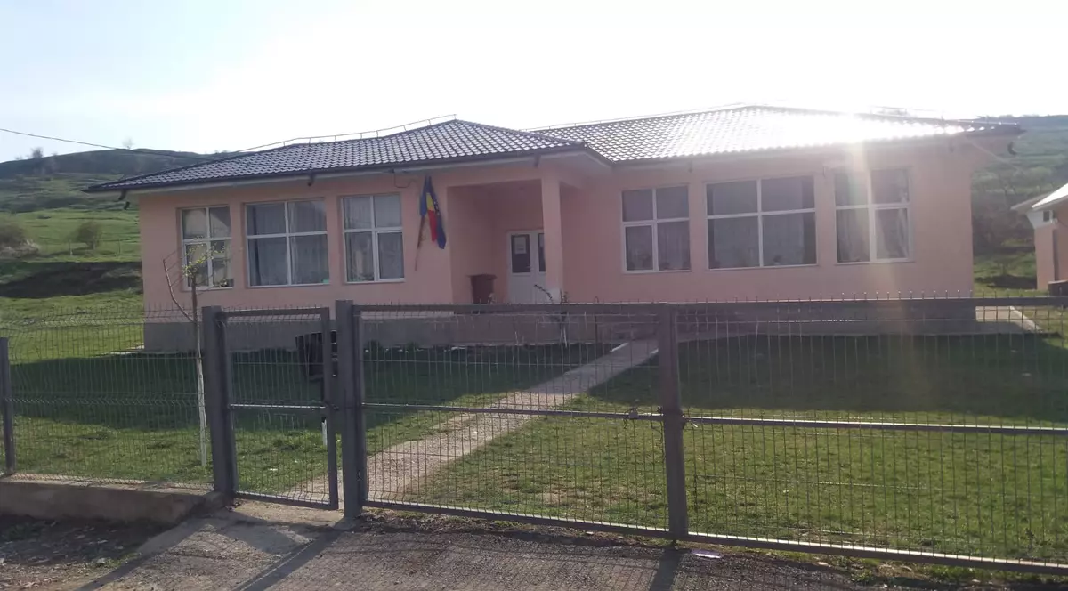 Copil de trei ani și jumătate, mort în fosa septică a școlii. Tragedia s-a întâmplat la Iași