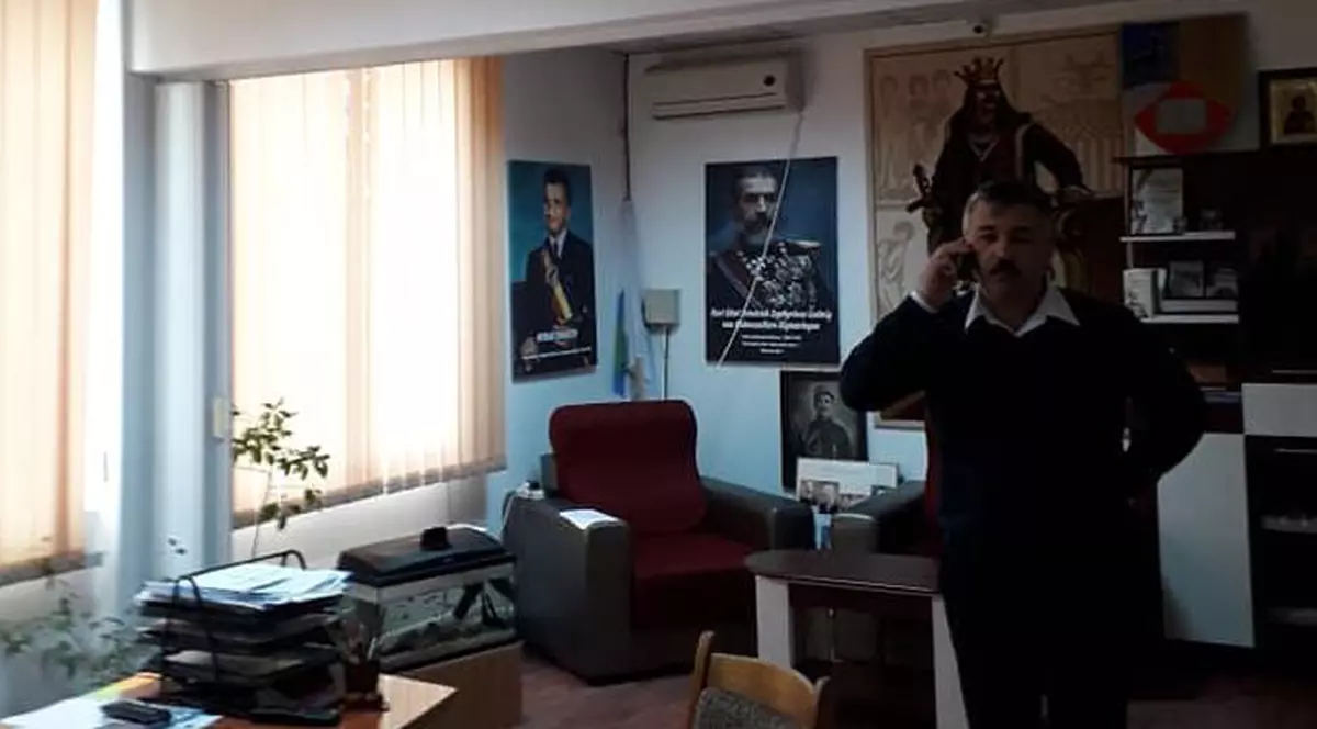 Un primar din Prahova are tabloul lui Ceaușescu în birou: "Este istoria României"