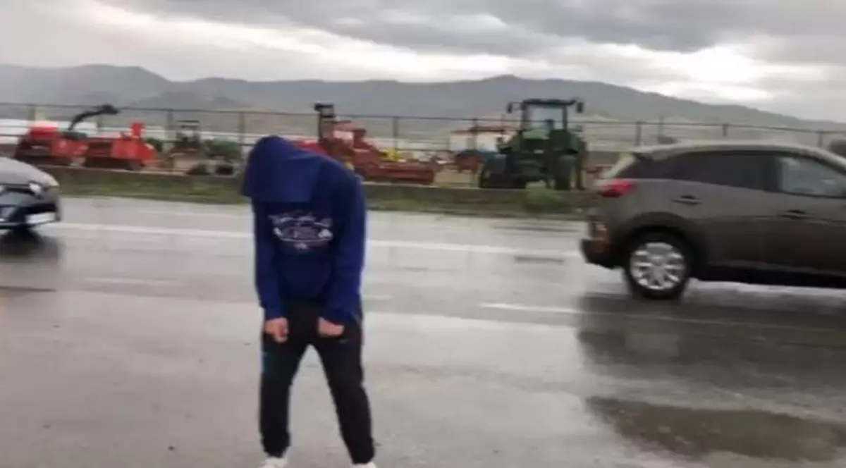 Tănăr aflat sub influența drogului „zombie”, filmat în Alba Iulia