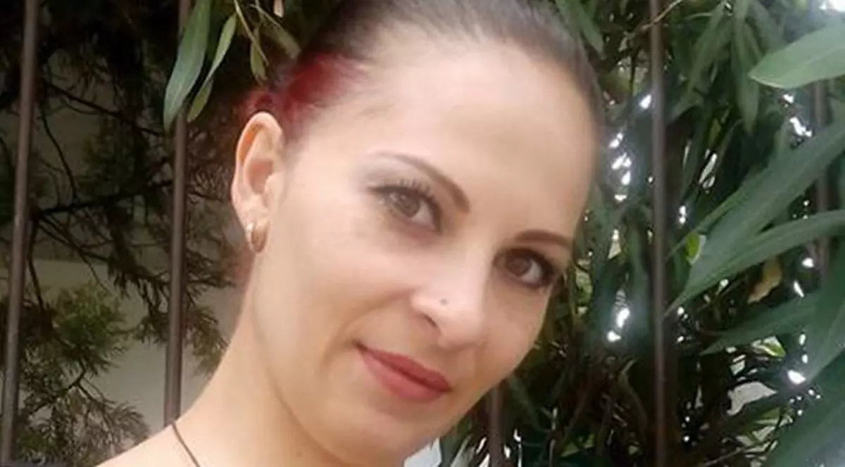 Mama din Vaslui care își snopea copiii în bătaie și-a găsit altă "țintă". A bătut o vecină până a lăsat-o într-o baltă de sânge