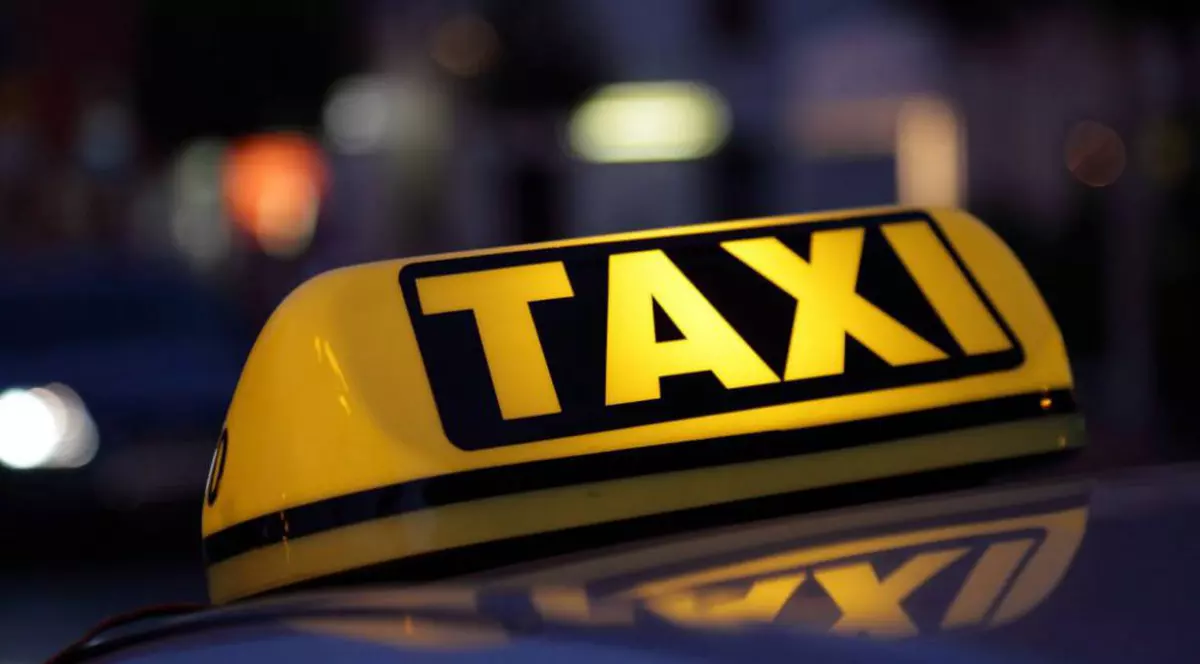 Accident rutier provocat de un taximetrist. O femeie și fetița ei de zece luni au ajuns la spital