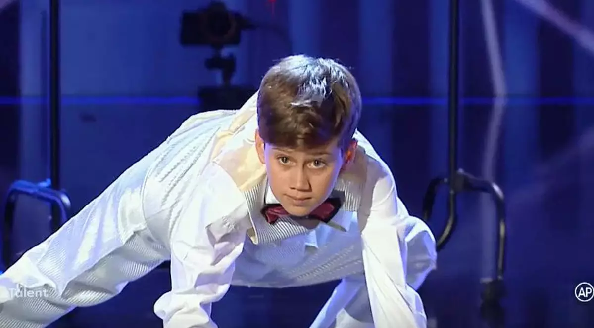 Un puști de 12 ani a ridicat sala în picioare la Românii au talent | VIDEO