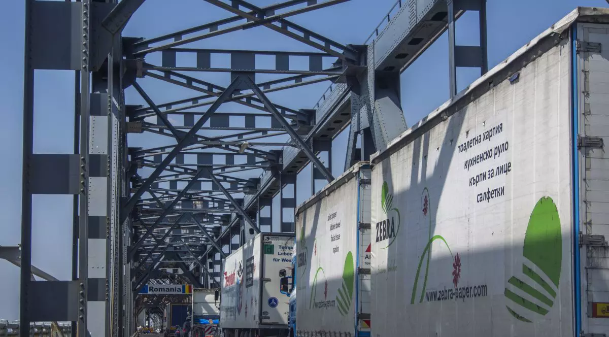 Transportatorii rutieri vor ca șoferii de TIR să nu se izoleze 14 zile „Nu o să mai avem cu cine transporta mărfurile”