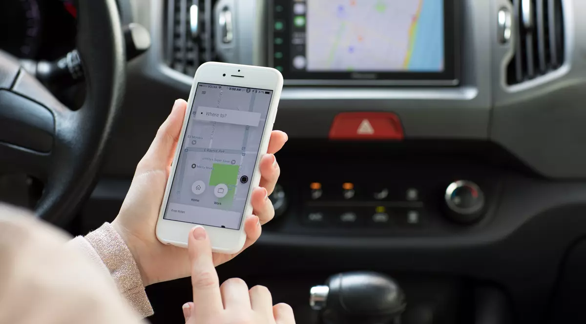 Suspiciunile de cartel în privința funcționării aplicațiilor Uber și Bolt: companiile ar face înțelegeri de preț cu șoferii, care sunt înterzise de legea concurenței