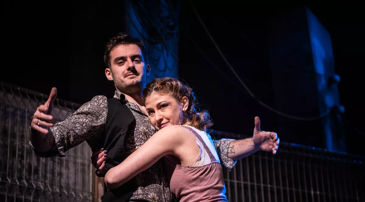 Recomandările culturale ale săptămânii: Lăsați-vă cuceriți de actorul Conrad Mericoffer și de sensibilitatea unui roman românesc despre niște golănași de provincie