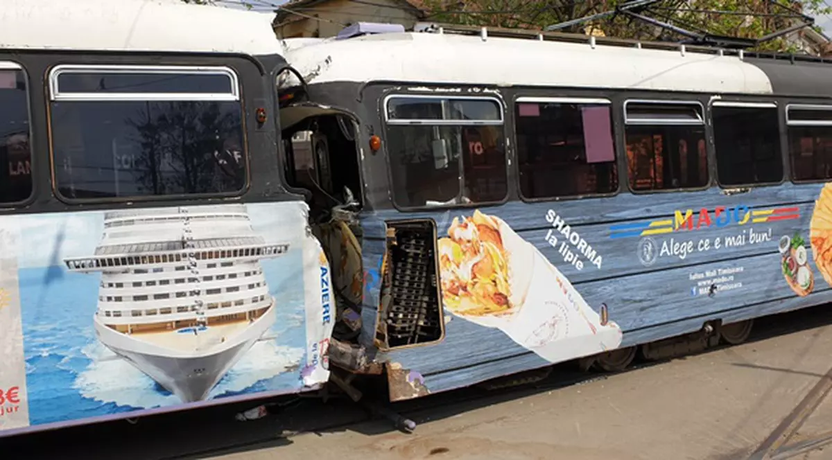 Un tramvai fără vatman a provocat un accident grav în Timișoara