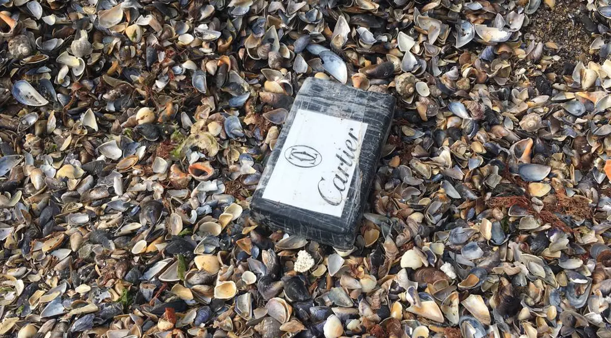 Cocaina din Marea Neagră a ajuns în Bulgaria! 150 de pachete cu droguri au fost găsite pe litoralul bulgăresc