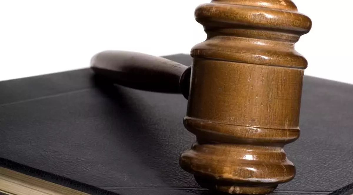 Un angajat CFR din Vaslui s-a dat drept agent secret pentru a se culca cu o profesoară. Pedeapsa pe care a primit-o după ce femeia l-a reclamat la Poliție