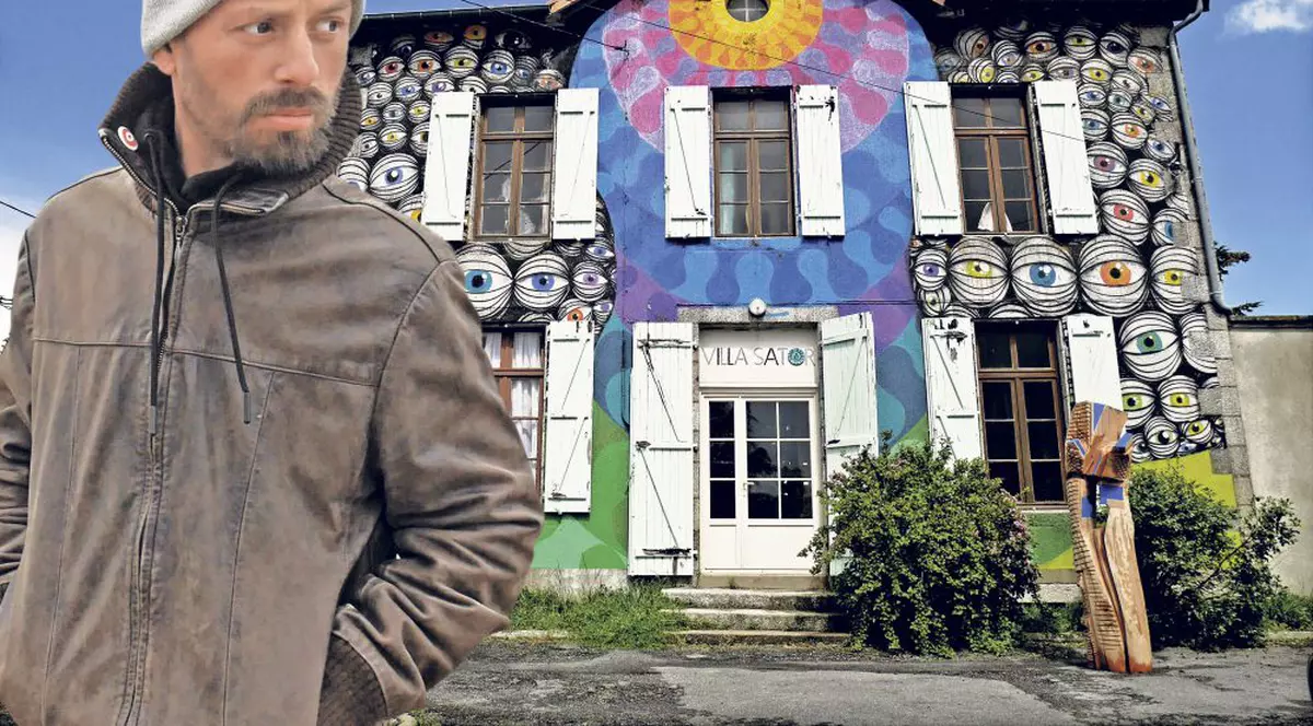 VIDEO | Un pictor român a cumpărat clădirea fostei școli din satul franțuzesc Pougne-Hérisson și a transformat-o într-o casă deschisă tuturor artiștilor