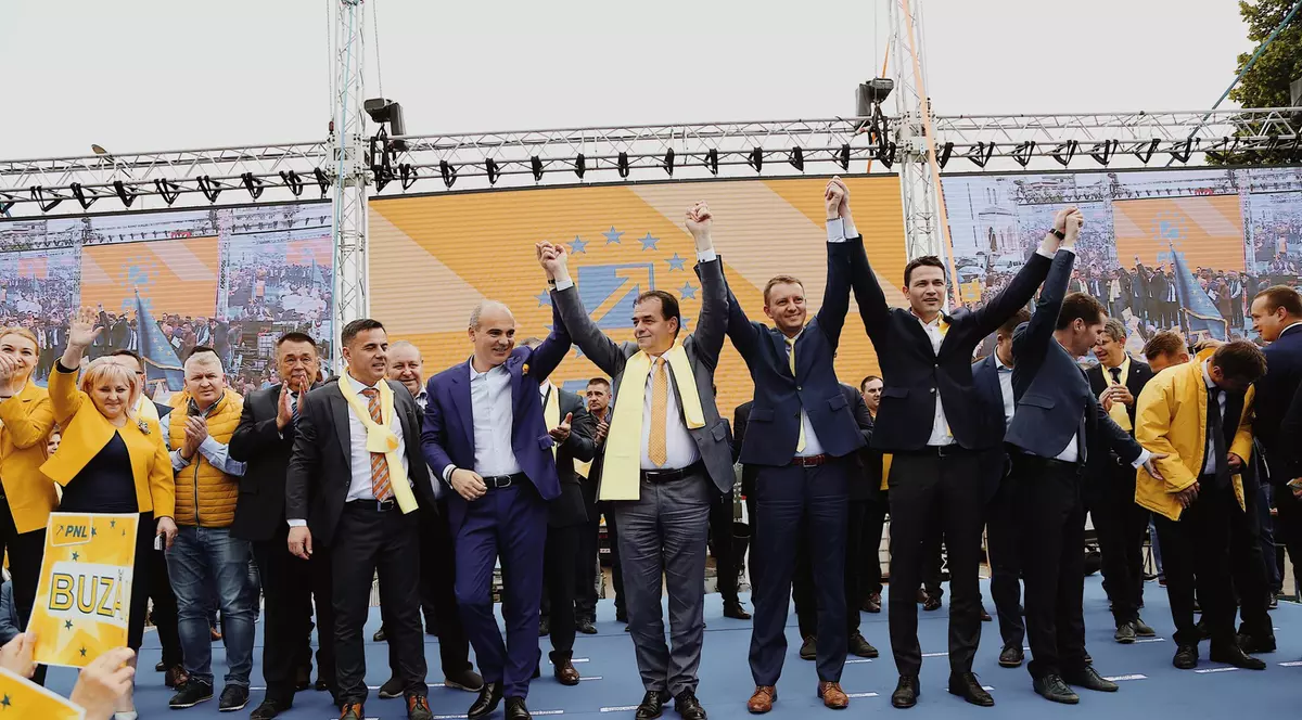 FOTO | Miting PNL la Focşani. Atac dur al lui Ludovic Orban: "Zilele lui Oprişan s-au terminat. Portofele, nu uita, Vrancea nu mai e a ta!"