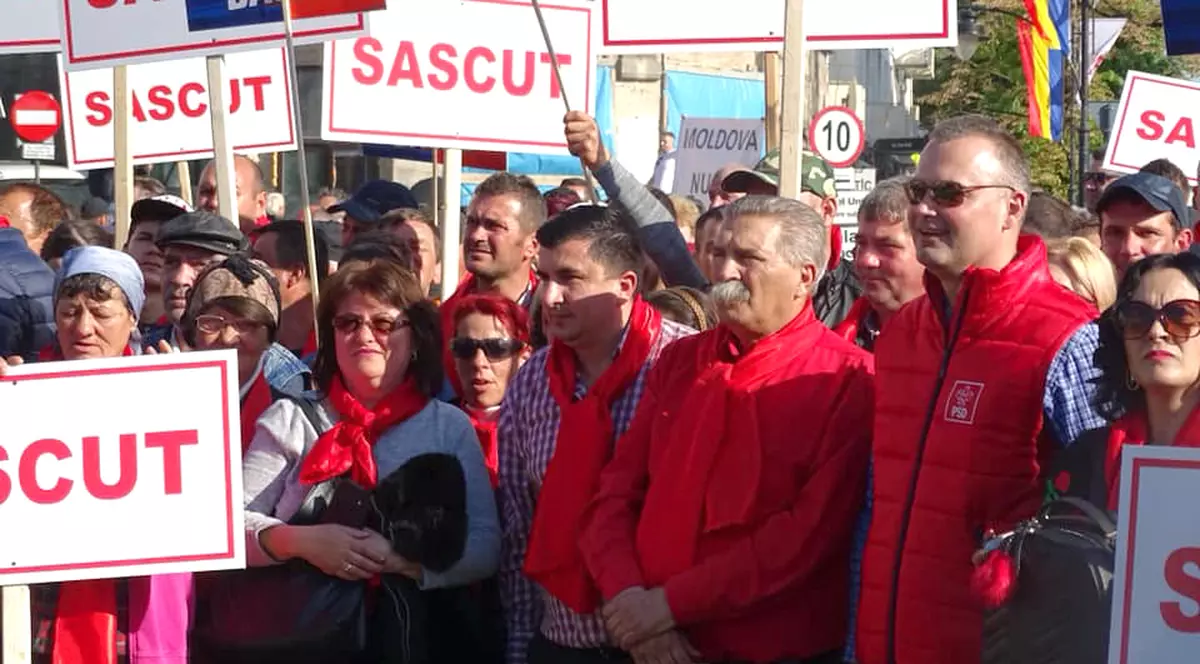 Filiala PSD Sascut a dus elevi la mitingul de la Iași, iar acum îi învață să mintă că au fost în excursie!