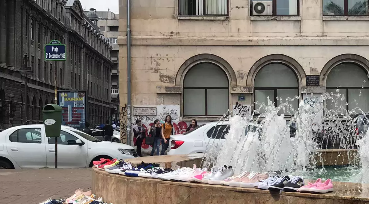 Flashmob la Universitate, pentru a încuraja prezenţa tinerilor la votul pentru europarlamentare