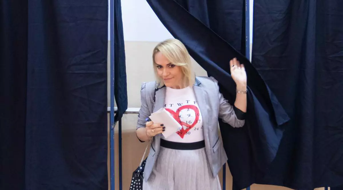FOTO | Gabriela Firea, după votul la alegerile europarlamentare: "Am votat! Aşa cum am făcut mereu, de la 18 ani. Fără să mă împingă altcineva. Sau ca să fiu cool ori...pe val!"