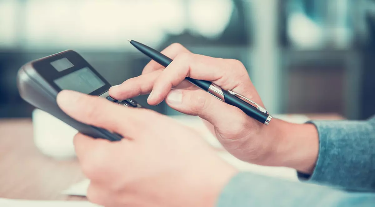 Cum se calculează media de la BAC - elev care încearcă să își calculeze singur media de la BAC