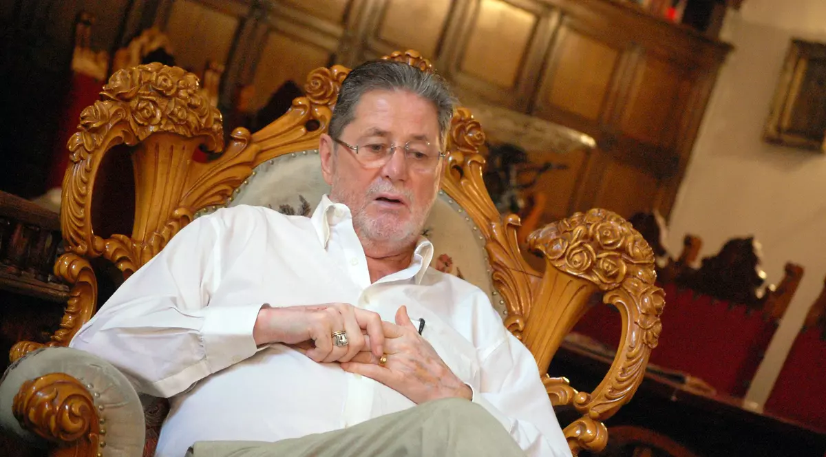 UPDATE | Gafă de proporții: Cornel Dinu, "transformat" din dinamovist în stelist. Primăria Capitalei și-a cerut scuze