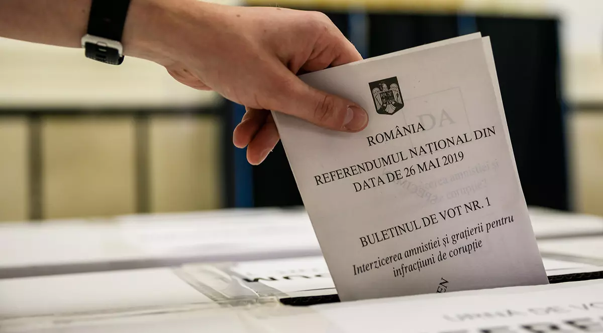 UPDATE/ Alianţa 2020 USR-PLUS atrage atenţia că ştampila de control este aplicată greşit în mai multe oraşe. BEC a anunțat că nu anulează buletinele de vot