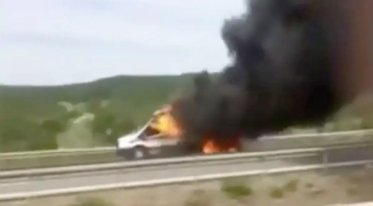 Un bebeluș de trei luni a murit ars în interiorul unei ambulanțe