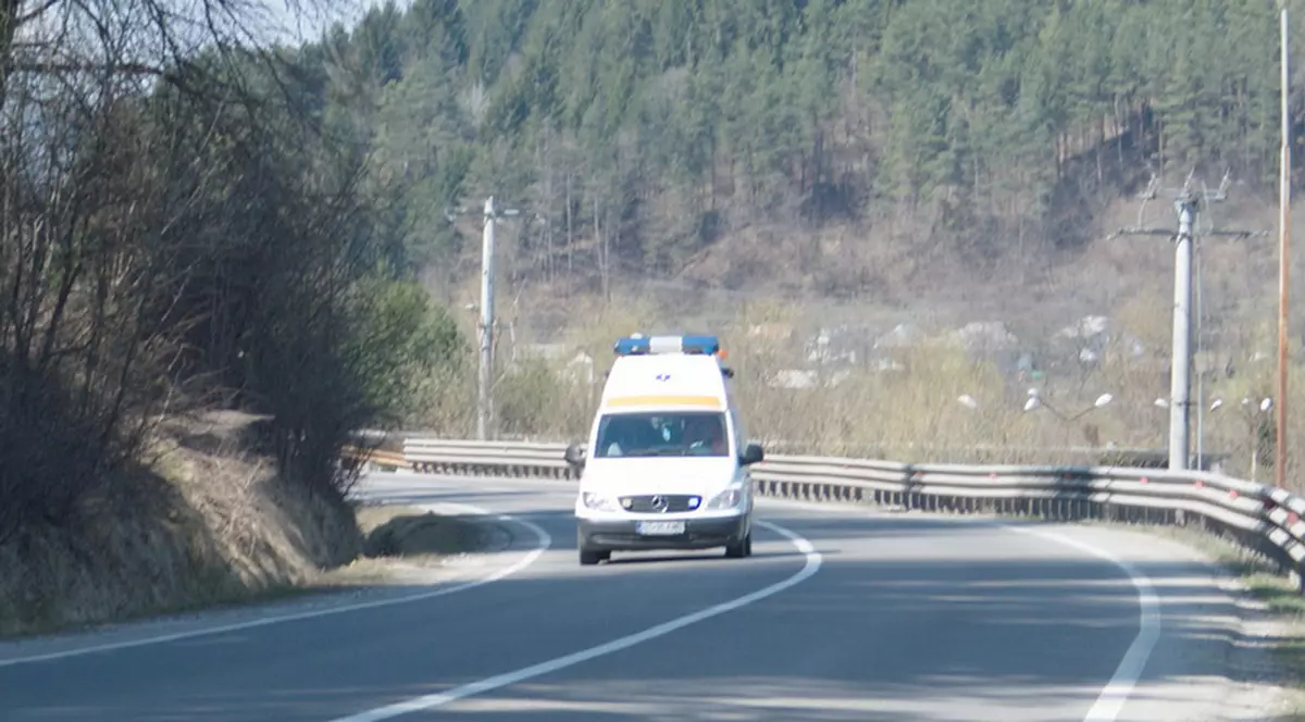 Un bărbat a vrut să se sinucidă după o ceartă în familie. A pus mâna pe cuțit și s-a tăiat la gât