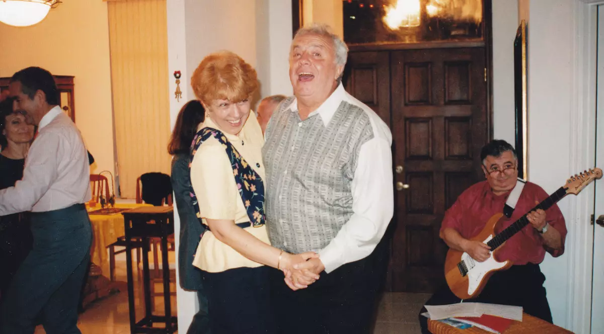 Alexandru Arșinel, cu soția bolnavă pe scenă, la gala aniversară de luna viitoare