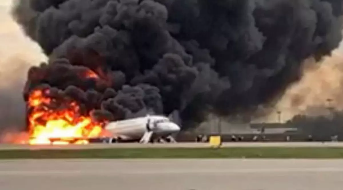 UPDATE | Un avion cuprins de flăcări a aterizat forțat pe aeroportul din Moscova! 41 de oameni au murit | IMAGINI ȘOCANTE!